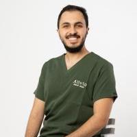 اخصائي علاج وتجميل طب الفم والأسنان