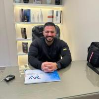 اخصائي زراعة الأسنان 
علاج اللثة و امراض الفم