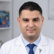استشاري امراض المخ والاعصاب والطب النفسى جامعه عين شمس 
متخصص بالغين و اطفال