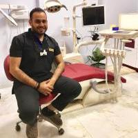 اخصائي جراحه ورزراعه وتجميل الاسنان
دبلومه تركيبات وتجميل الاسنان
نيابه حشو العصب القصر العيني منذ عامر2015