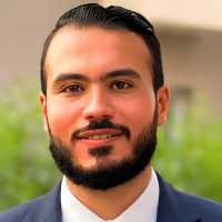 استشاري العلاج الطبيعي والتأهيل -جامعة القاهرة- عضو هيئة تدريس- ماجستيرالعلاج الطبيعي - خبرة 10 سنوات بالمجال
يوجد قسم خاص للسيدات - دكاترة سيدات