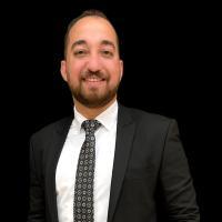 اخصائي طب وجراحة الفم والاسنان
