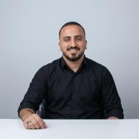 -أخصائي العلاج النفسي وعلاج الادمان.
-تخصص مراهقين و راشدين.
- عضو جمعية المعالجين النفسيين و رابطة الأخصائيين النفسيين المصرية.
-معالج جدلي سلوكي معتمد من نقابة الأطباء.
- دورات رخصة العلاج النفسي.