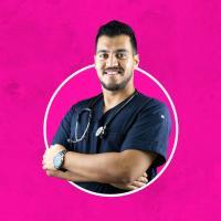 أخصائي أمراض النسا والتوليد