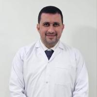 أخصائي الباطنة والكلي