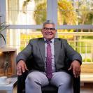 أستاذ جراحات العظام و الركبة و المناظير و المفاصل الصناعية