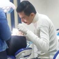 اخصائي طب وجراحة الفم والاسنان