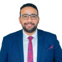 استشاري جراحة العظام والعمود الفقري