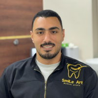 اخصائي طب الفم وتجميل الأسنان