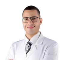 أخصائي علاج طبيعي