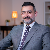 استشاري الجراحه العامه و الاورام و جراحات السمنه و المناظير