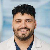 إستشاري جراحة الفم وزراعة الأسنان التجميلية والحشوات التجميلية والعصب والتركيبات الثابتة والمتحركة