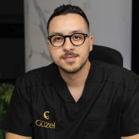 اخصائي طب الفم و الاسنان و تجميل الاسنان