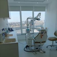 اخصائى طب وجراحة الفم وتقويم وزراعة الاسنان