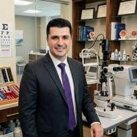 استشاري واستاذ دكتور طب وجراحة العيون بكلية طب بنها