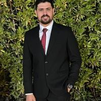 اخصائي طب وجراحه الفم والاسنان