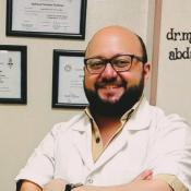 اخصائي تقويم الأسنان وجراح الوجه والفكين
وعضو الجمعية الأمريكية لتقويم الأسنان 
وأخصائي تركيبات الثابته والمتحركة في 
وزارة الصحة المصرية