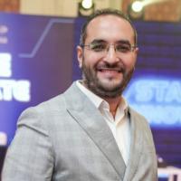 استشارى وجراح الشبكية والجسم الزجاجى وجراحة المياه البيضاء والزرقاء وجراحات تصحيح الابصار وزرع العدسات