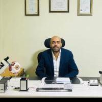 استشاري طب وجراحات العيون