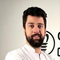 اخصائي طب وجراحة الفم والاسنان