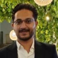 اخضائي طب و جراحه الفم و الاسنان