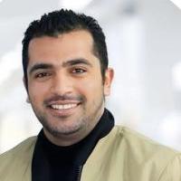اخصائي طب الفم وتجميل الأسنان