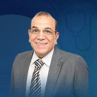 استشاري أول الامراض الباطنيه والجهاز الهضمي و السكر و الغدد الصماء