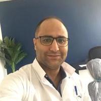 اخصائي طب وجراحه وتجميل الاسنان