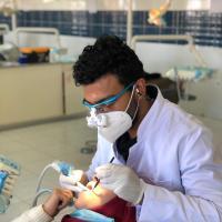 اخصائي طب وجراحة الفم والاسنان