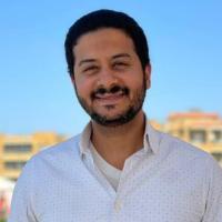 اخصائي طب وجراحة الفم والاسنان
