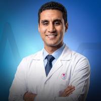 أخصائى الباطنة العامة والسكر والغدد الصماء بمستشفيات القوات المسلحة . 
عضو الجمعية الأوربية للسكر والغدد الصماء .