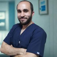 اخصائي طب وجراحة الفم والأسنان-عضو الجمعية المصرية لزراعة الأسنان-زراعة الاسنان-خلع-طربوش زيركون-حشو-تنظيف اسنان-ازالة الجير-اشعة اسنان-كبار-اطفال-هوليود سمايل-حشوات زيركون-خلع ضرس العقل-فينير الاسنان.