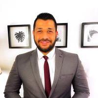 استشاري جراحات الجهاز الهضمي والسمنة 
ماجستير ودكتوراه في الجراحة العامة بكلية الطب جامعة عين شمس