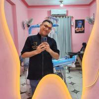 اخصائي طب وجراحة الفم والاسنان