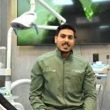 أخصائي جراحة وتجميل الفم و الأسنان