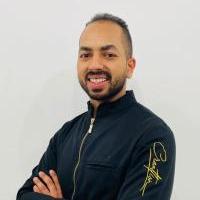 استشاري تقويم الأسنان وفنير وتجميل الاسنان 
اخصائي علاج مفصل فك