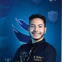 اخصائي علاج و تجميل الفم و الأسنان