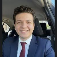 اخصائي جراحة العظام وجراحه العمود العمود الفقرى و المفاصل و مناظير الركبة و الكتف و اصابات الملاعب