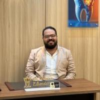 اخصائي طب و جراحة الفم و الاسنان