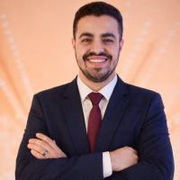 أخصائي طب و جراحة العيون و الليزك