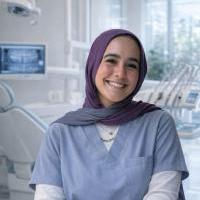 اخصائي طب وجراحة الفم والأسنان