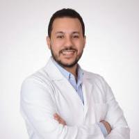 طبيب الفم و جراحة الاسنان الجامعة البريطانية بمصر