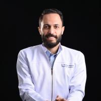 حاصل علي ماجستير جامعه القاهره