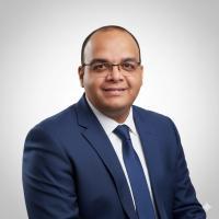 اخصائي طب وجراحة الفم والاسنان