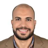 أخصائي جراحة العظام والمفاصل والإصابات الرياضية والعمود الفقري وعضو كلية الجراحين الملكية بانجلترا