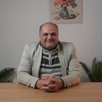 استشاري المخ والأعصاب وجراحة العمود الفقري 
أستاذ المخ والأعصاب والعمود الفقري القصر العيني 
رئيس الجمعيه العالميه للمخ والأعصاب والعمود الفقري 
سفير أطباء العالم للمخ والأعصاب والعمود الفقري