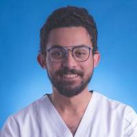 أخصائي طب و جراحة الفم و الاسنان