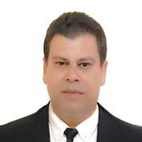 أخصائي علاج طبيعي وإصابات الملاعب يتمتع بخبرة في تشخيص وعلاج إصابات العضلات والمفاصل والأربطة، ويعتمد على أحدث تقنيات التأهيل الحركي لتسريع التعافي والعودة الآمنة للنشاط اليومي أو الرياضي. يركز على وضع خطط علاجية مخصصة لكل حالة لتحسين الحركة، تقليل الألم،