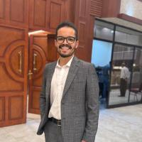 اخصائي طب و جراحة الفم و الاسنان