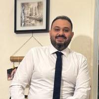 اخصائي طب وجراحة الفم والاسنان